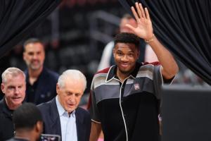 在热火结束生涯？字母哥：莱利这么说很棒 但NBA是生意我必须努力
