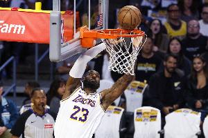 媒体人：詹姆斯去哪霸占了头条 成当下NBA唯一值得报道的重磅新闻