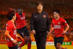 铁人vs西海岸首发：4外援PK！姆本扎、热菲尼奥先发，阿齐兹出战