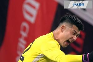 2球都来不及做扑救！被轻松打入第2球后，刘殿座情绪激动